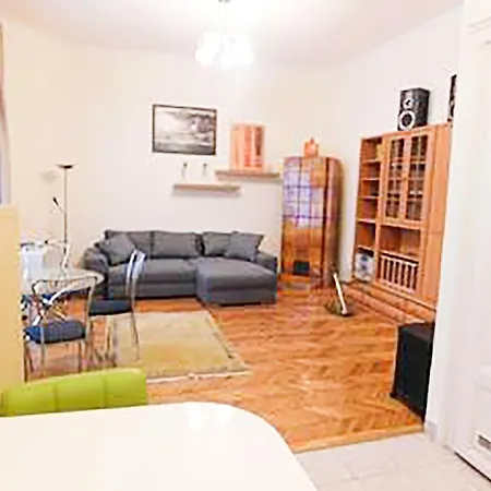 Eye House Apartment